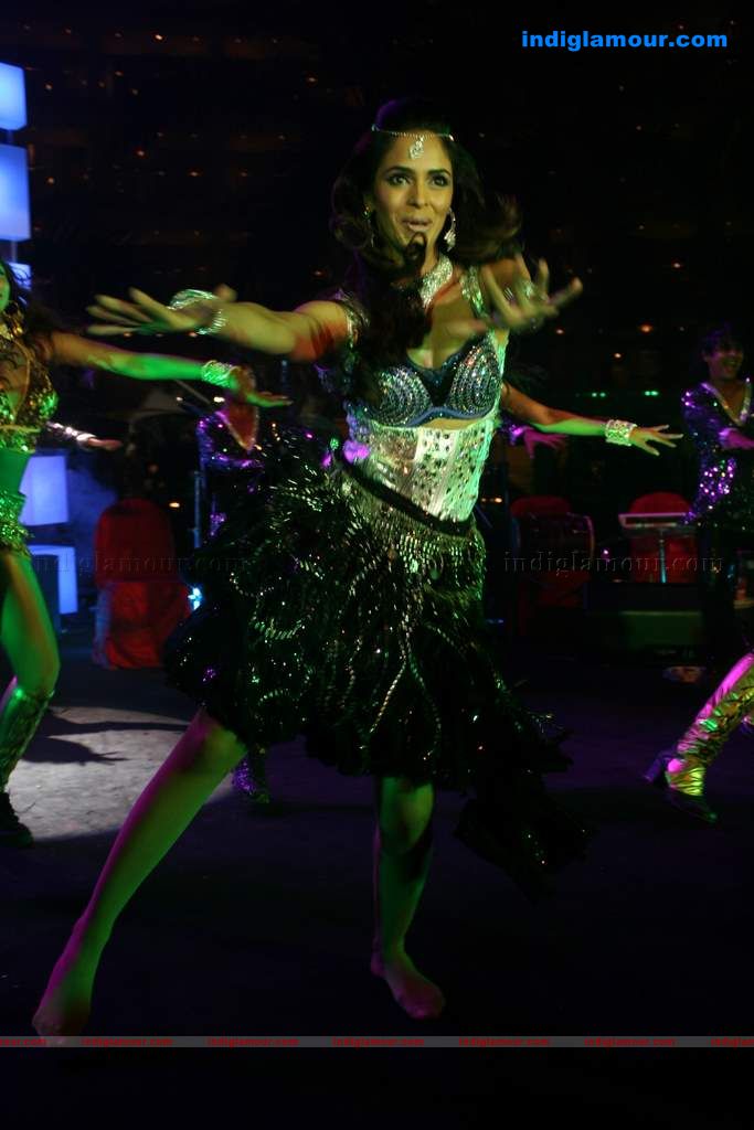 Mallika Sherawat and Mugdha perform at Sahara Star's Seduction 2011 Event hd photo