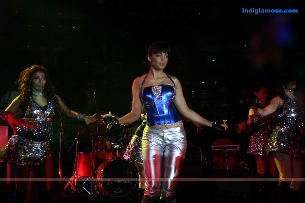 Mallika Sherawat and Mugdha perform at Sahara Star's Seduction 2011 Event hd photo
