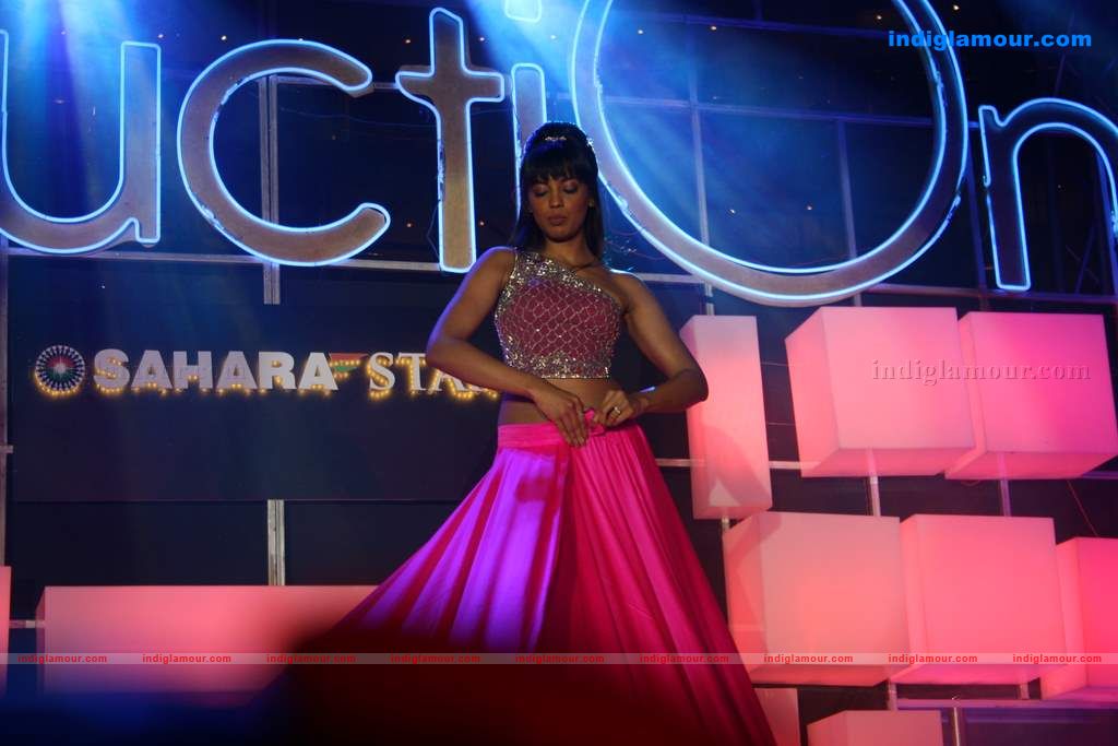 Mallika Sherawat and Mugdha perform at Sahara Star's Seduction 2011 Event hd photo