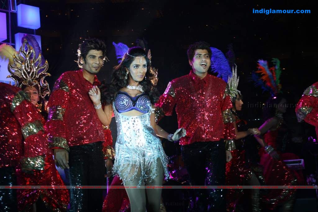 Mallika Sherawat and Mugdha perform at Sahara Star's Seduction 2011 Event hd photo