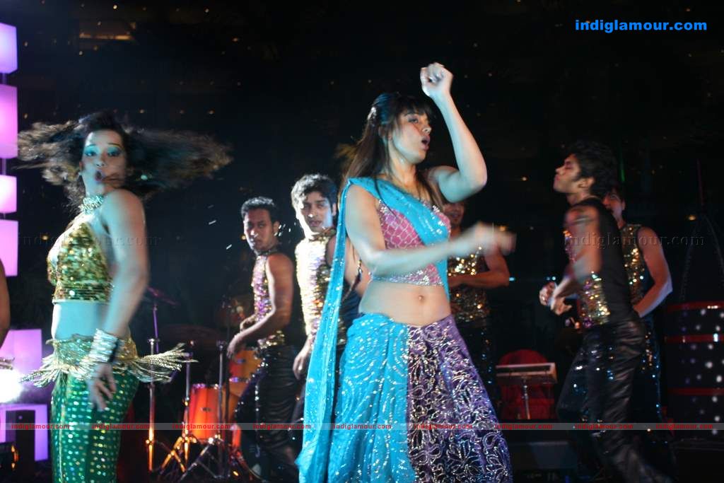 Mallika Sherawat and Mugdha perform at Sahara Star's Seduction 2011 Event hd photo