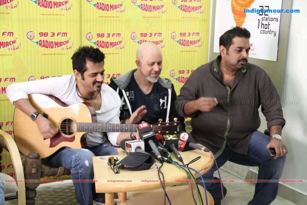 Akshay,Anushka unveil Patiala House music on Radio Mirchi Event hd photo