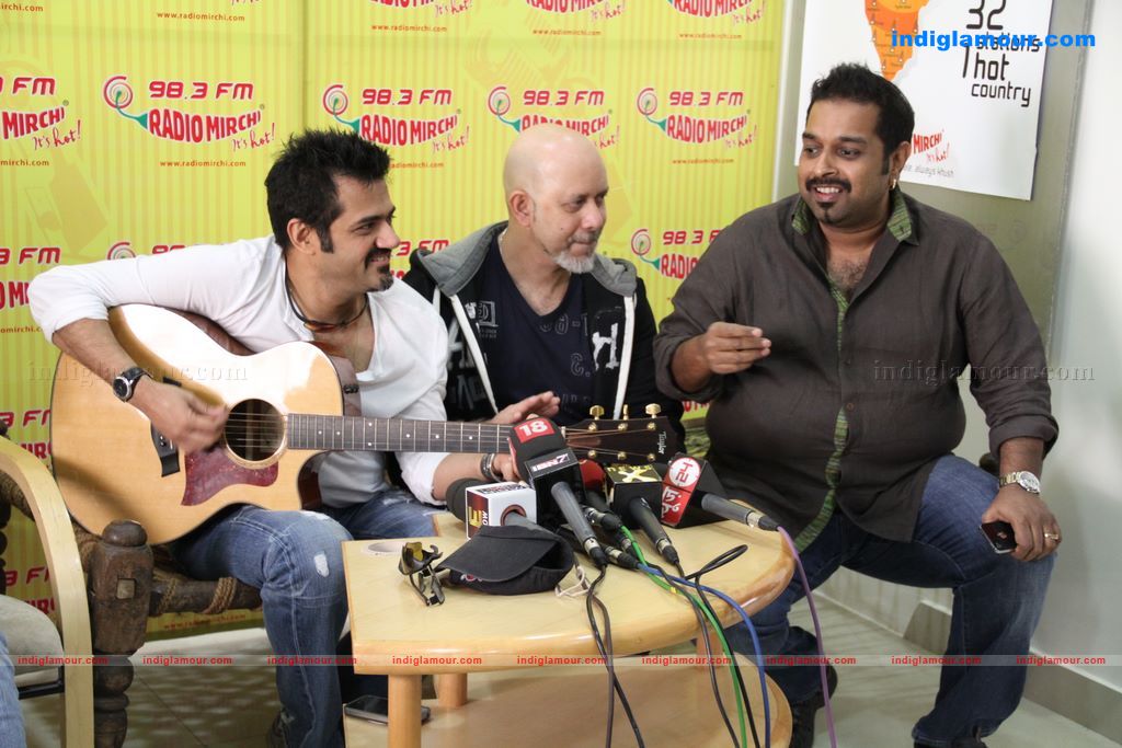 Akshay,Anushka unveil Patiala House music on Radio Mirchi Event hd photo