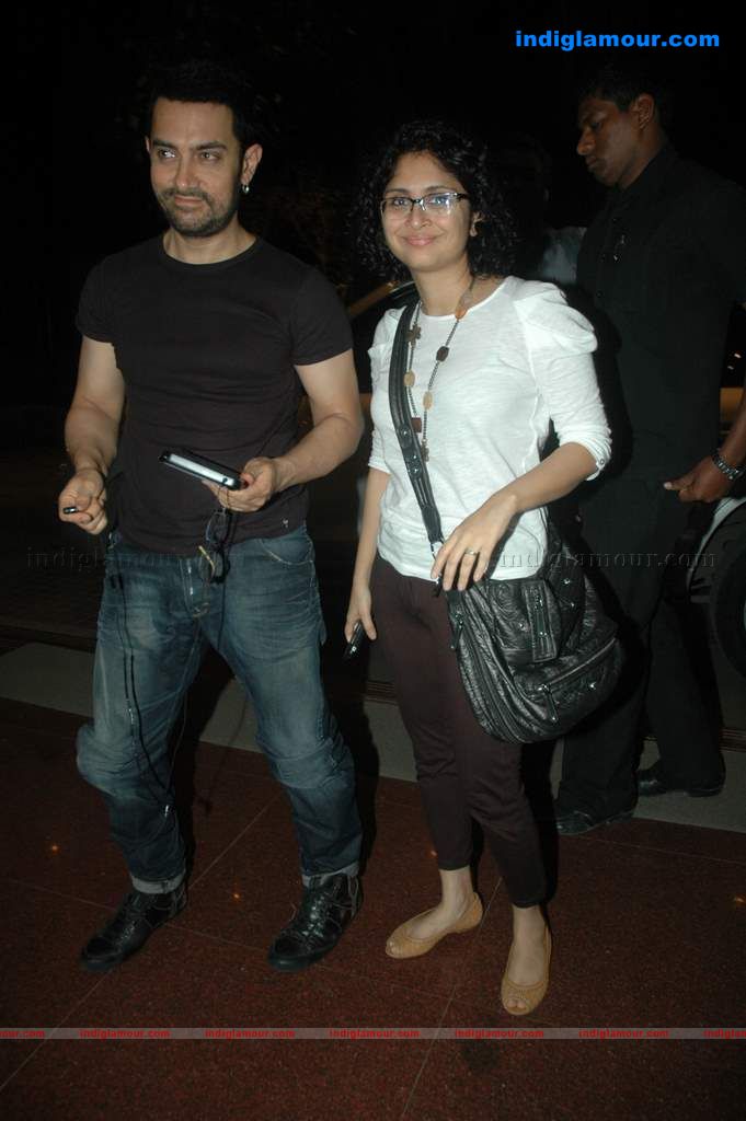 Aamir with his Tablet Event hd photo