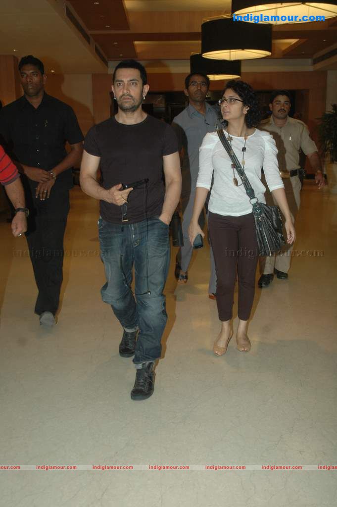 Aamir with his Tablet Event hd photo