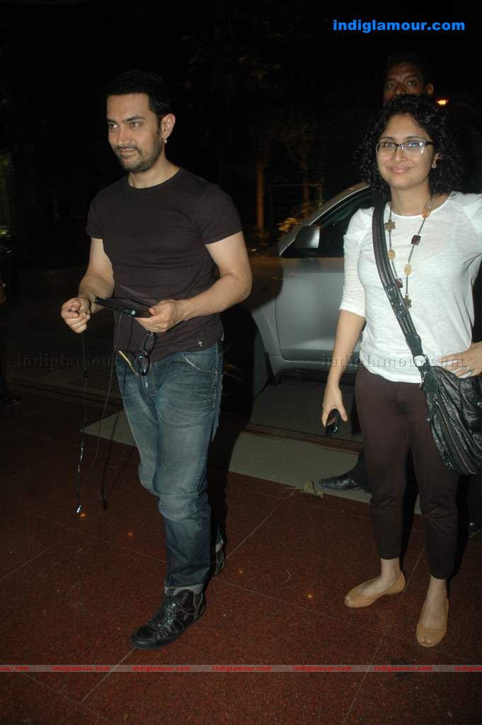 Aamir with his Tablet Event hd photo