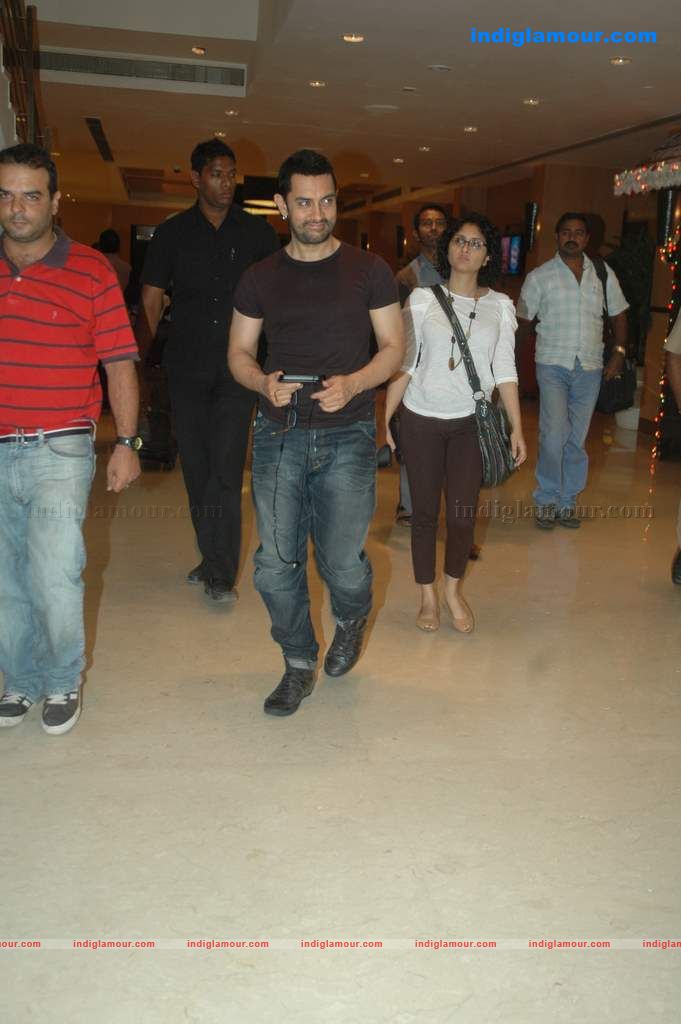 Aamir with his Tablet Event hd photo