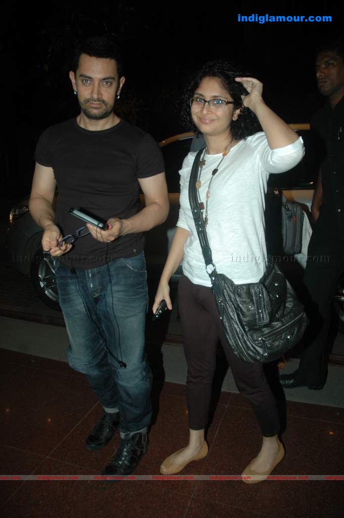 Aamir with his Tablet Event hd photo