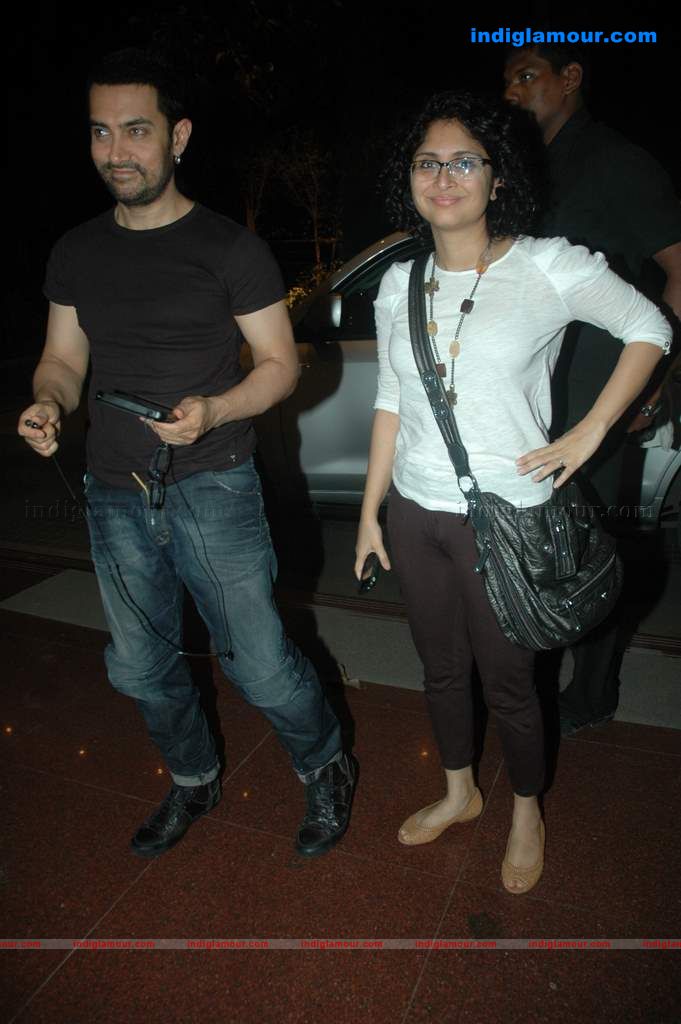 Aamir with his Tablet Event hd photo