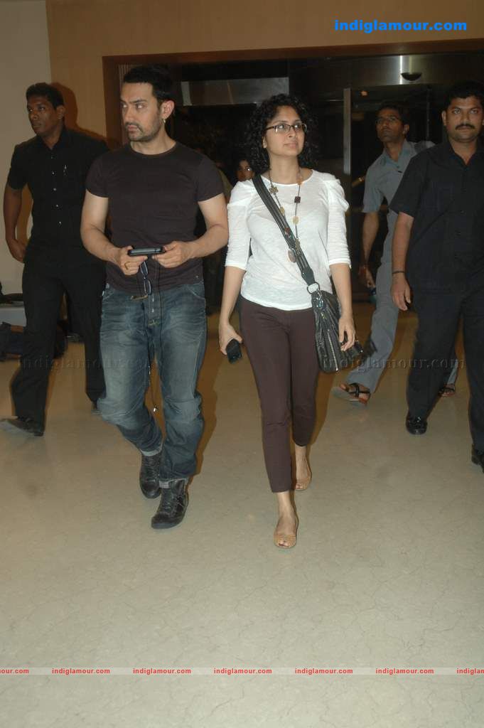 Aamir with his Tablet Event hd photo