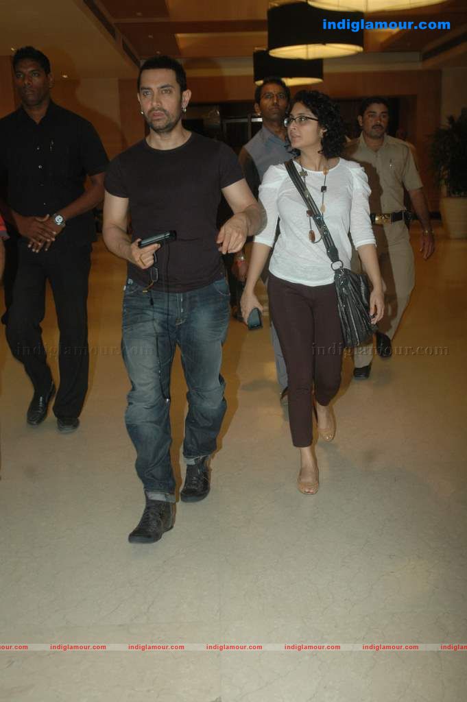 Aamir with his Tablet Event hd photo