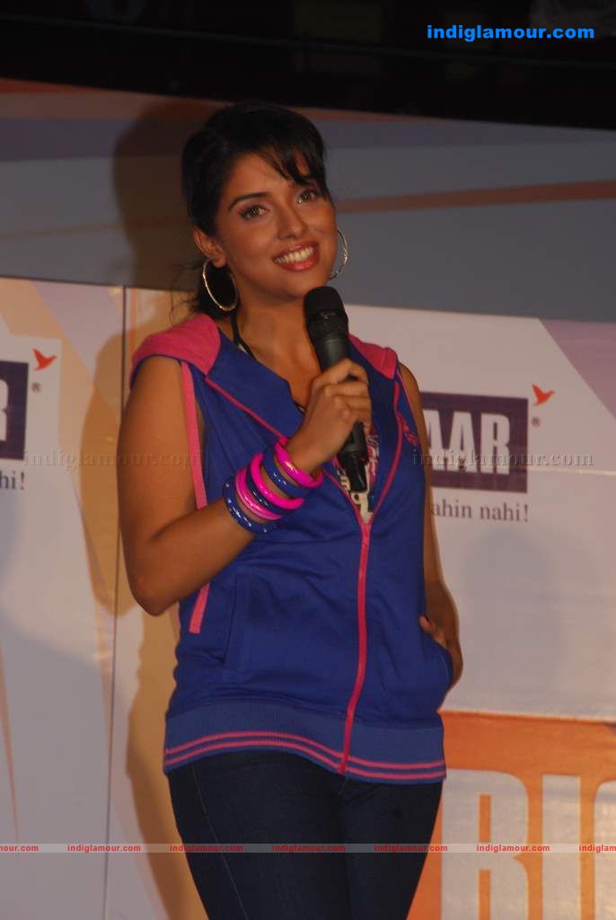 Asin at Big Bazaar Event hd photo