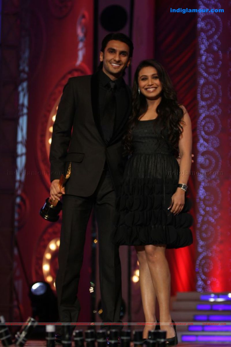 Shahrukh, BigB, Aishwarya, Priyanka and Katrina at Apsara Awards nite Event hd photo