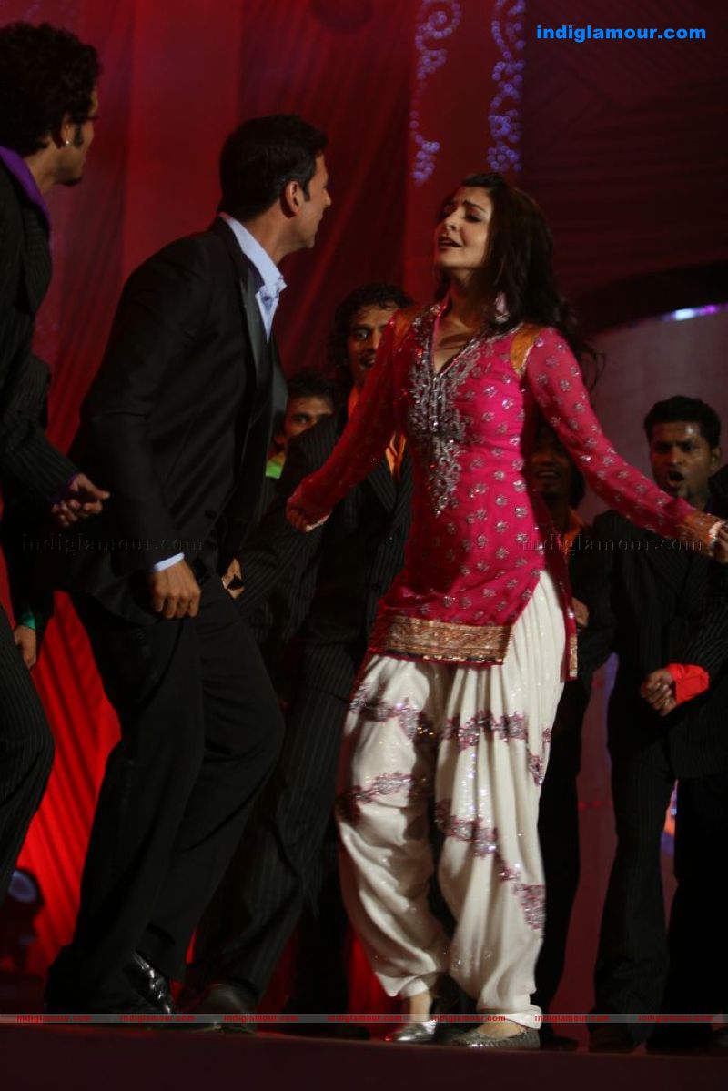 Shahrukh, BigB, Aishwarya, Priyanka and Katrina at Apsara Awards nite Event hd photo