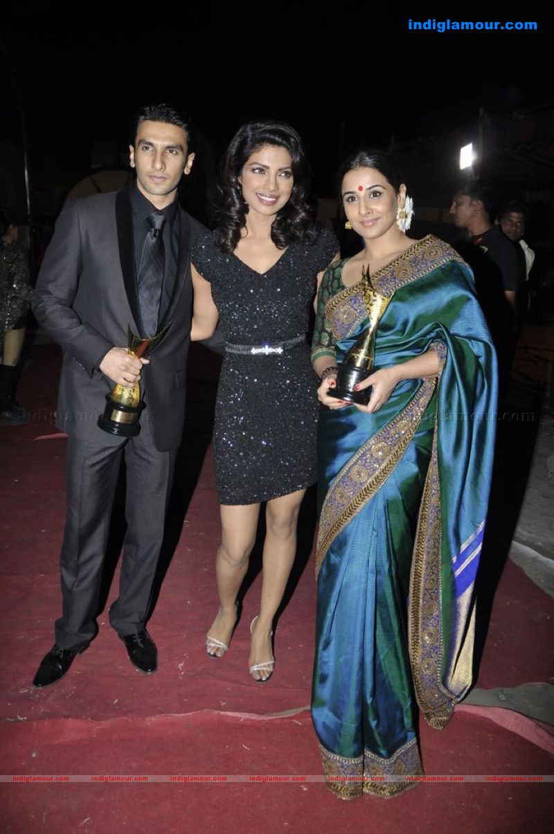 Shahrukh, BigB, Aishwarya, Priyanka and Katrina at Apsara Awards nite Event hd photo