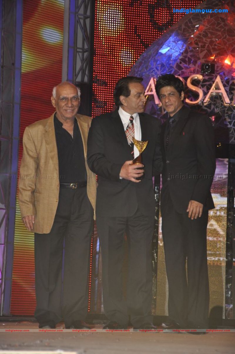 Shahrukh, BigB, Aishwarya, Priyanka and Katrina at Apsara Awards nite Event hd photo