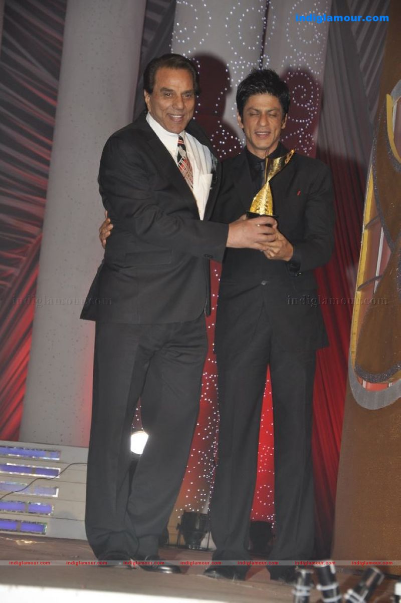 Shahrukh, BigB, Aishwarya, Priyanka and Katrina at Apsara Awards nite Event hd photo