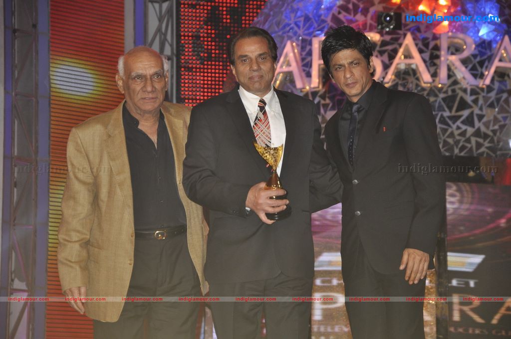 Shahrukh, BigB, Aishwarya, Priyanka and Katrina at Apsara Awards nite Event hd photo