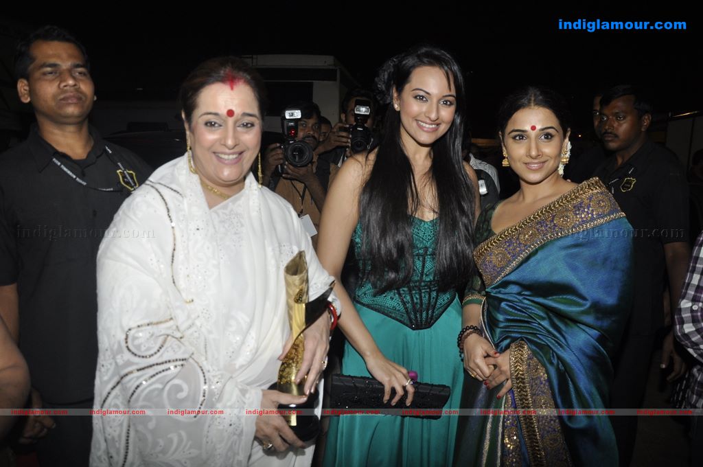 Shahrukh, BigB, Aishwarya, Priyanka and Katrina at Apsara Awards nite Event hd photo
