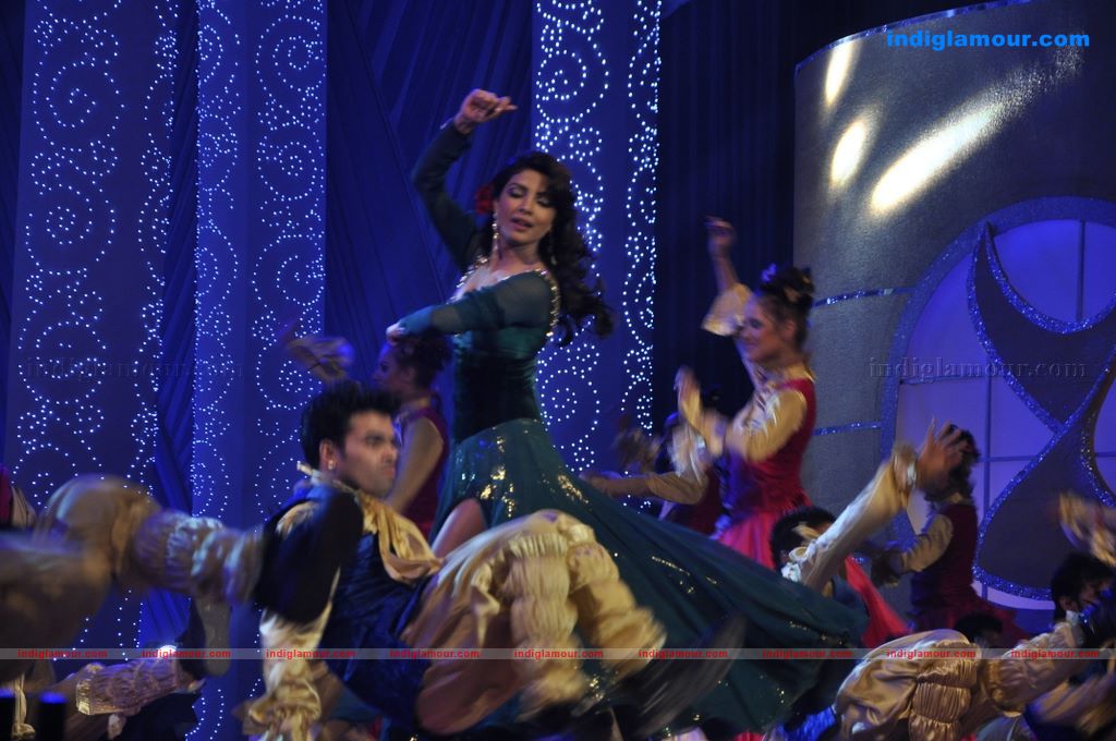 Shahrukh, BigB, Aishwarya, Priyanka and Katrina at Apsara Awards nite Event hd photo