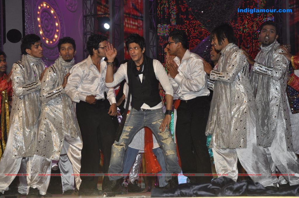 Shahrukh, BigB, Aishwarya, Priyanka and Katrina at Apsara Awards nite Event hd photo