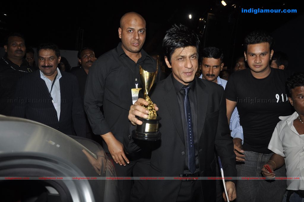 Shahrukh, BigB, Aishwarya, Priyanka and Katrina at Apsara Awards nite Event hd photo