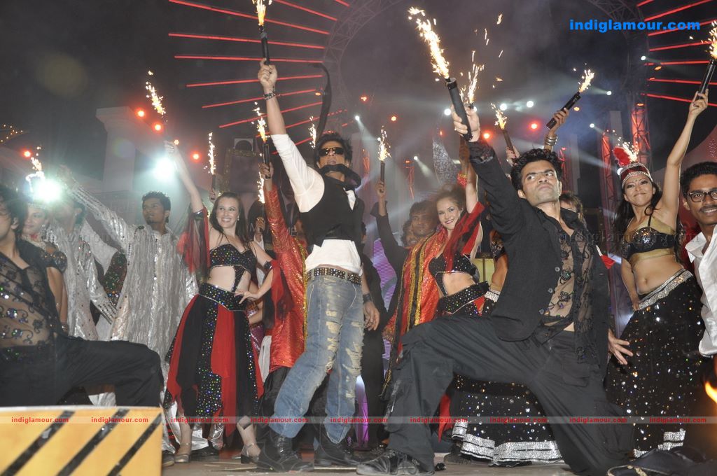 Shahrukh, BigB, Aishwarya, Priyanka and Katrina at Apsara Awards nite Event hd photo