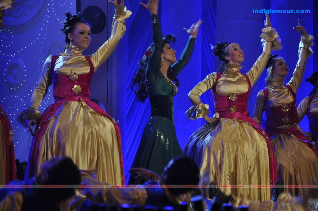 Shahrukh, BigB, Aishwarya, Priyanka and Katrina at Apsara Awards nite Event hd photo