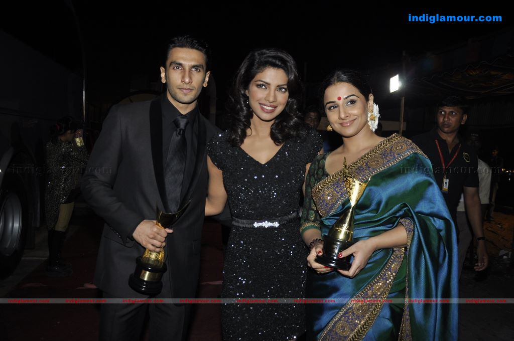 Shahrukh, BigB, Aishwarya, Priyanka and Katrina at Apsara Awards nite Event hd photo