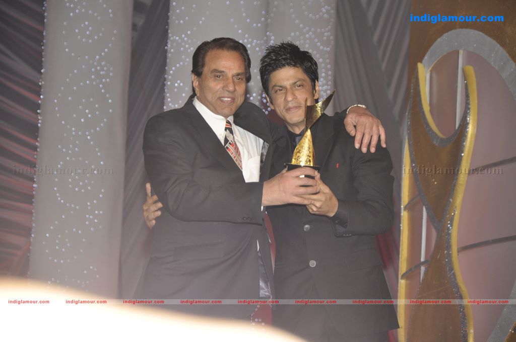 Shahrukh, BigB, Aishwarya, Priyanka and Katrina at Apsara Awards nite Event hd photo