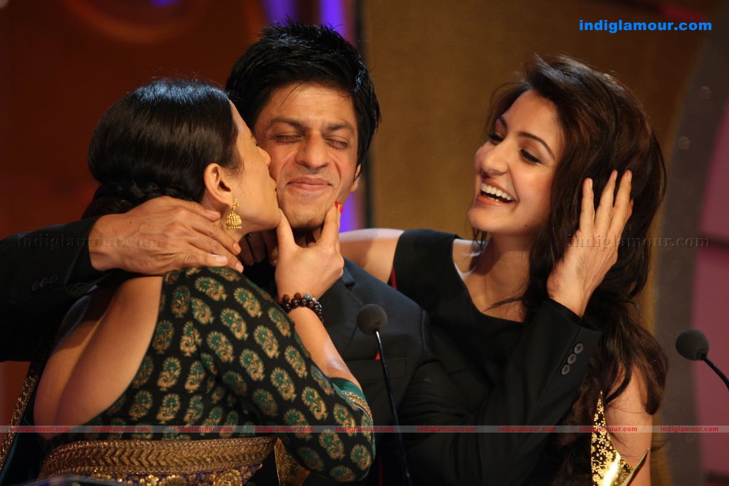 Shahrukh, BigB, Aishwarya, Priyanka and Katrina at Apsara Awards nite Event hd photo