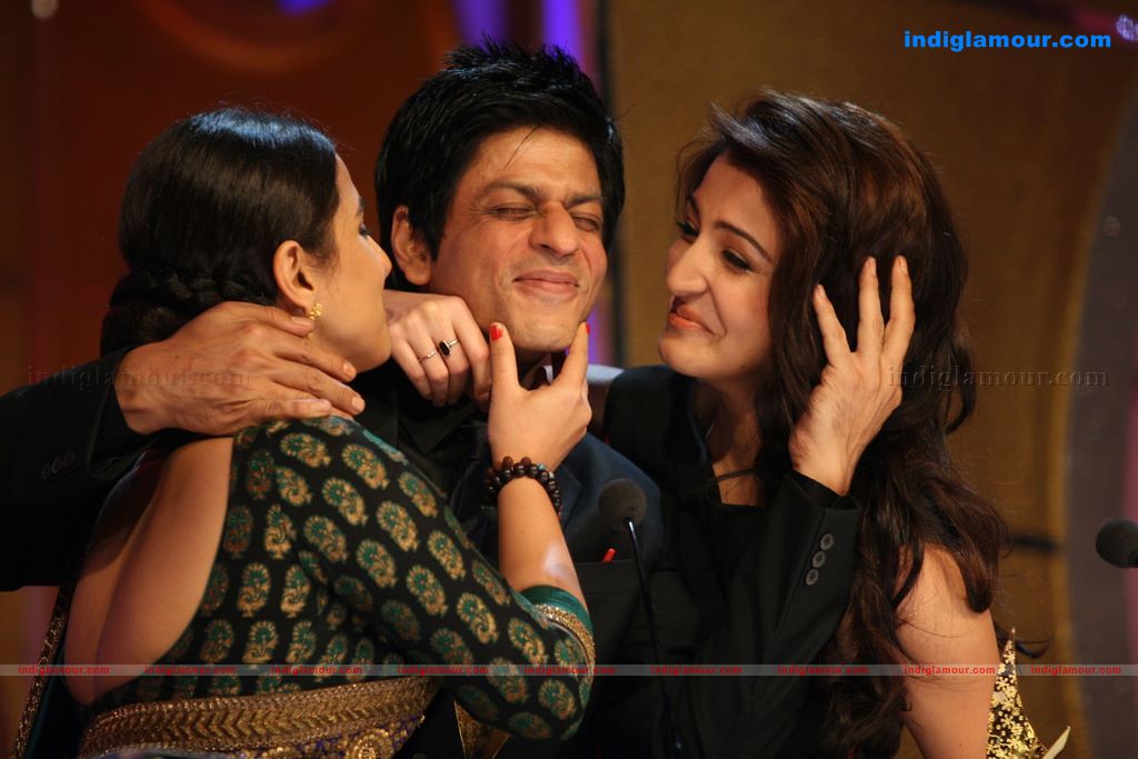 Shahrukh, BigB, Aishwarya, Priyanka and Katrina at Apsara Awards nite Event hd photo