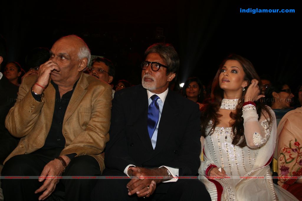 Shahrukh, BigB, Aishwarya, Priyanka and Katrina at Apsara Awards nite Event hd photo