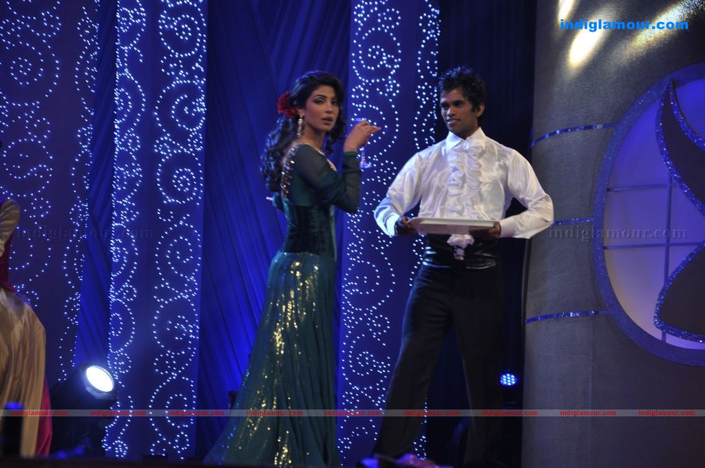 Shahrukh, BigB, Aishwarya, Priyanka and Katrina at Apsara Awards nite Event hd photo