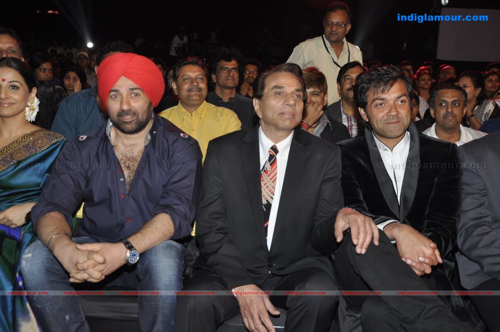 Shahrukh, BigB, Aishwarya, Priyanka and Katrina at Apsara Awards nite Event hd photo