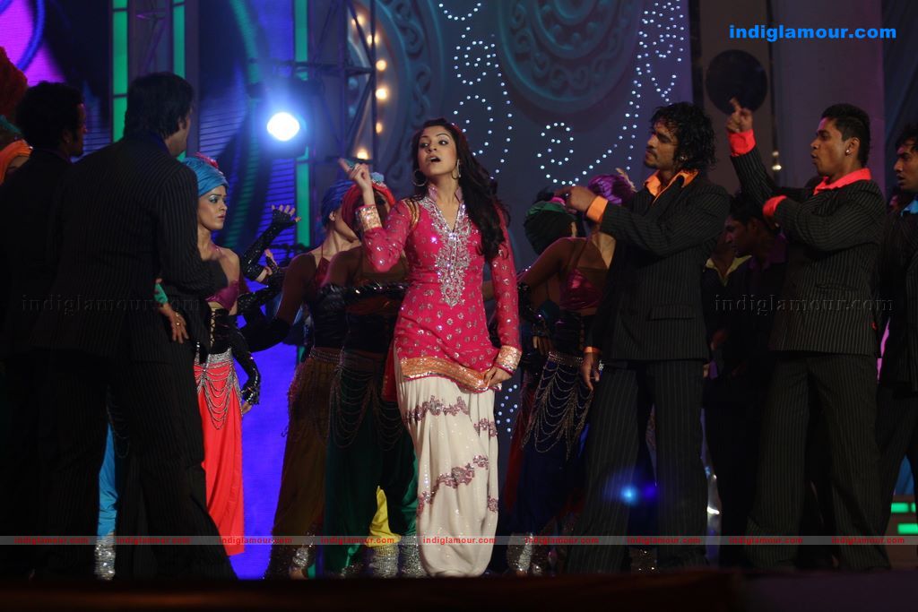 Shahrukh, BigB, Aishwarya, Priyanka and Katrina at Apsara Awards nite Event hd photo