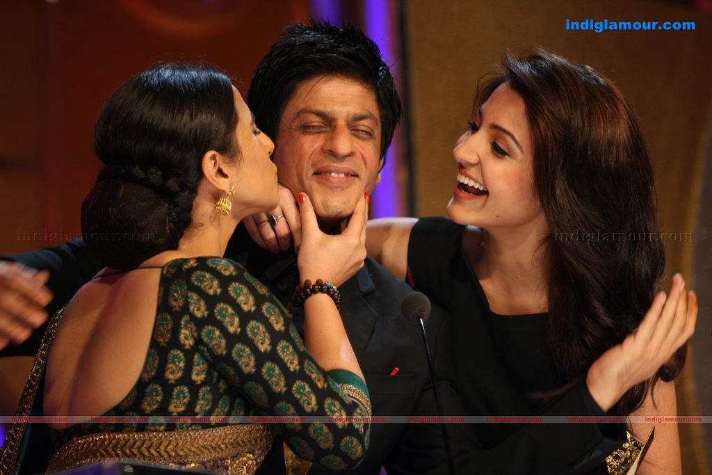 Shahrukh, BigB, Aishwarya, Priyanka and Katrina at Apsara Awards nite Event hd photo