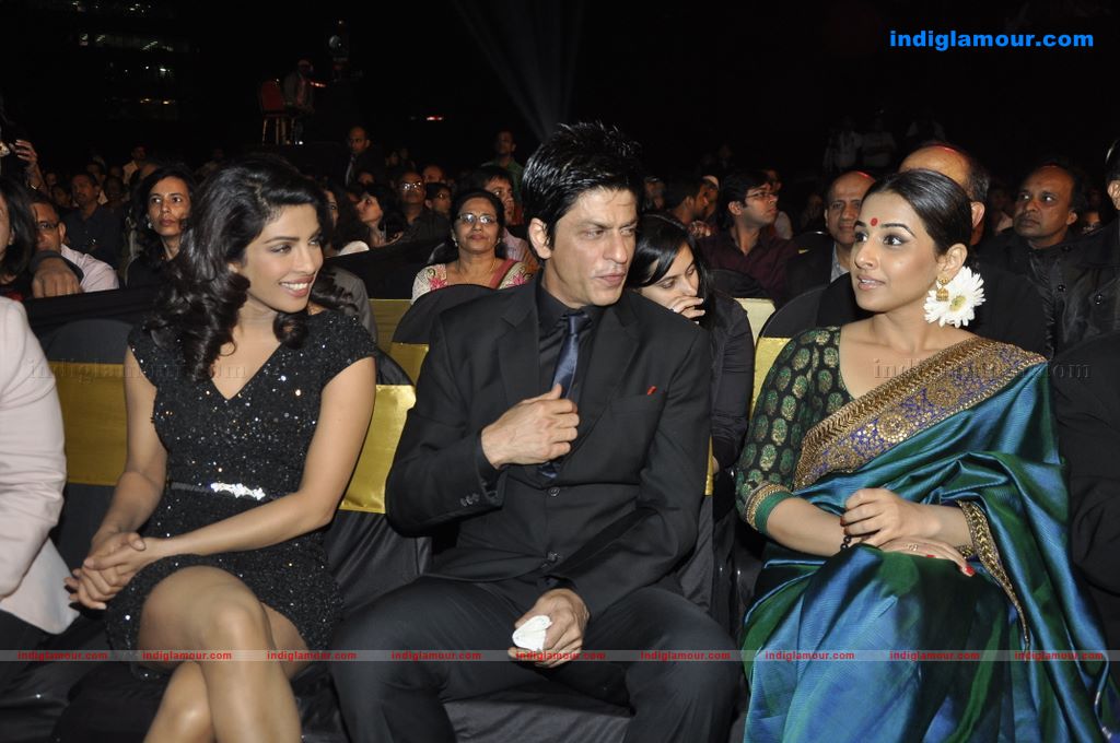 Shahrukh, BigB, Aishwarya, Priyanka and Katrina at Apsara Awards nite Event hd photo