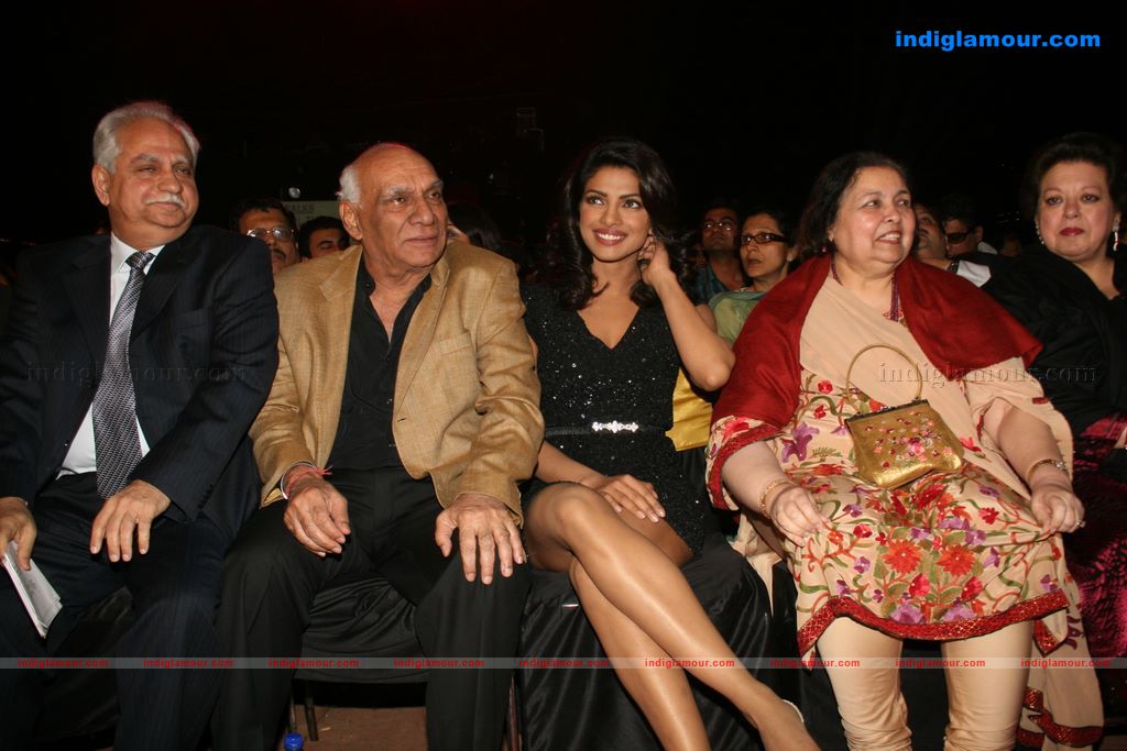 Shahrukh, BigB, Aishwarya, Priyanka and Katrina at Apsara Awards nite Event hd photo