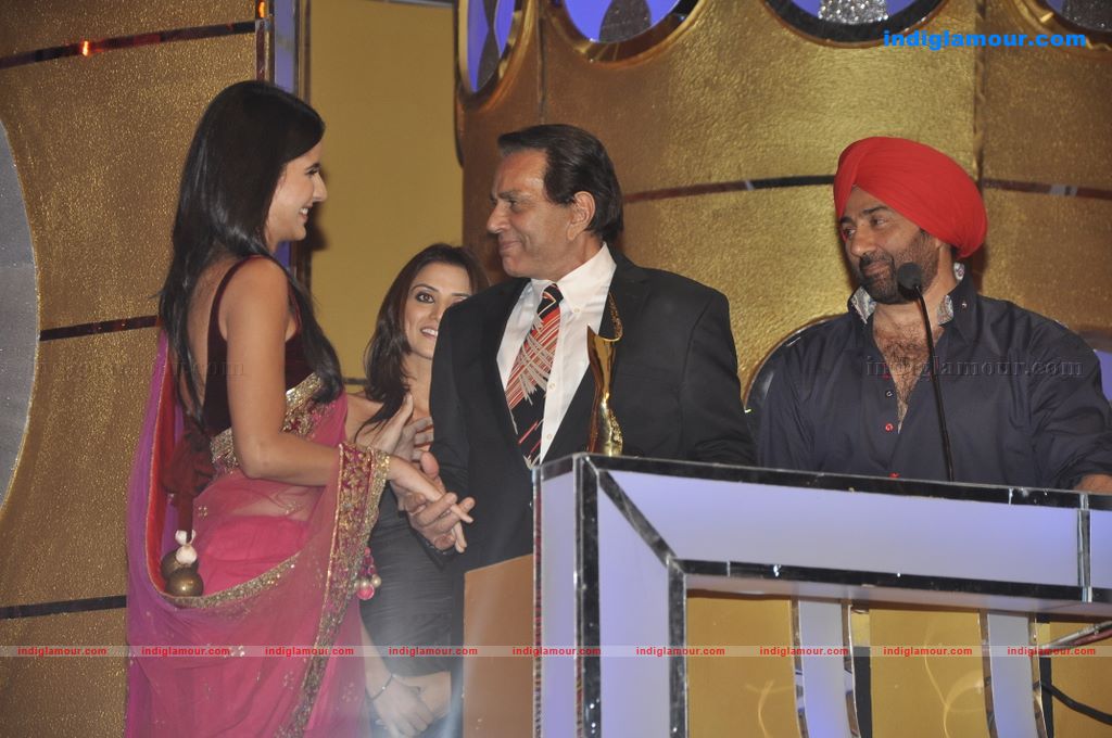 Shahrukh, BigB, Aishwarya, Priyanka and Katrina at Apsara Awards nite Event hd photo