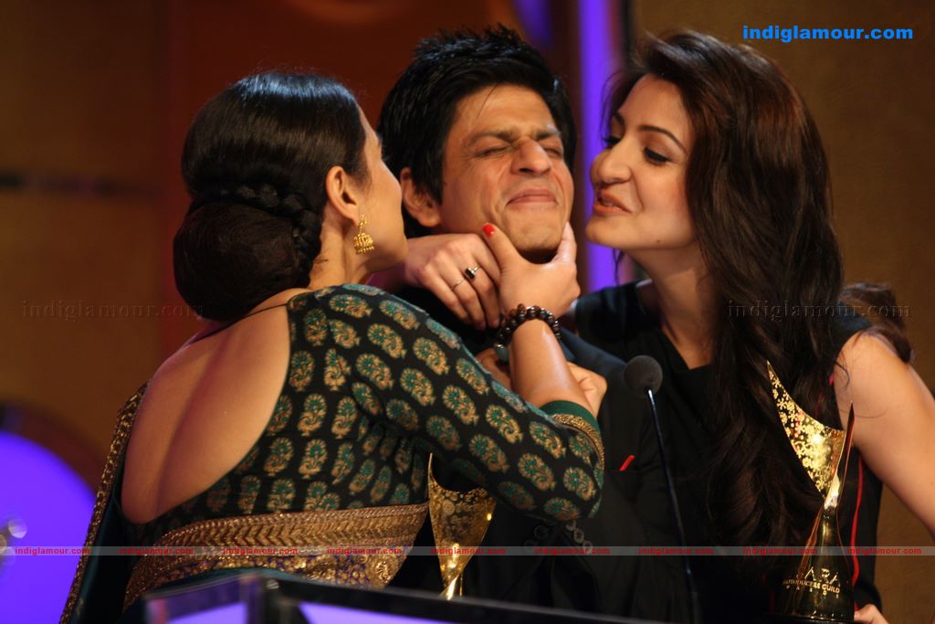 Shahrukh, BigB, Aishwarya, Priyanka and Katrina at Apsara Awards nite Event hd photo