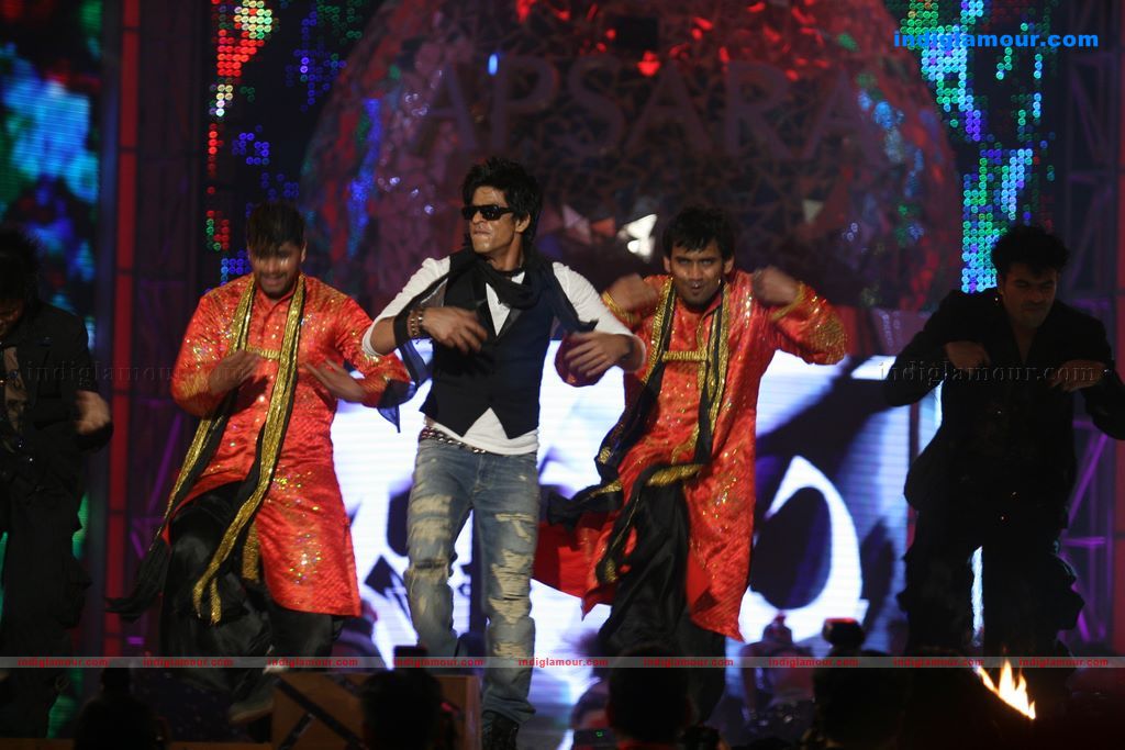 Shahrukh, BigB, Aishwarya, Priyanka and Katrina at Apsara Awards nite Event hd photo