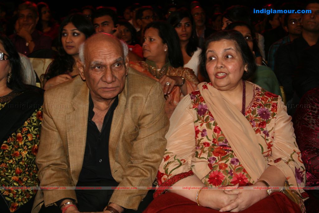 Shahrukh, BigB, Aishwarya, Priyanka and Katrina at Apsara Awards nite Event hd photo