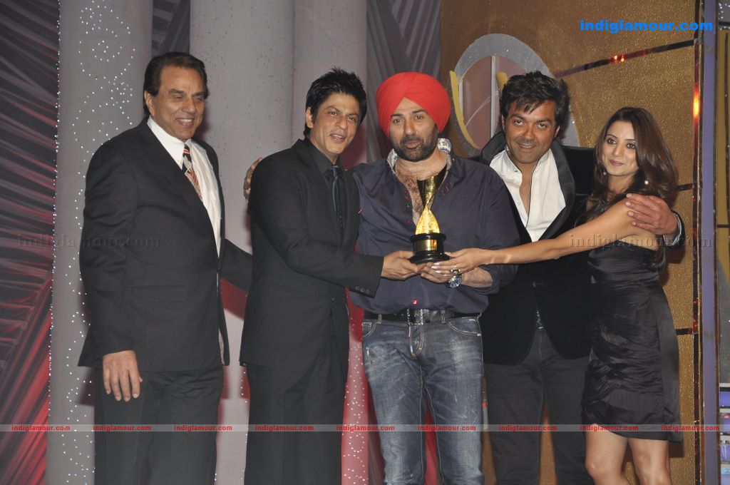 Shahrukh, BigB, Aishwarya, Priyanka and Katrina at Apsara Awards nite Event hd photo