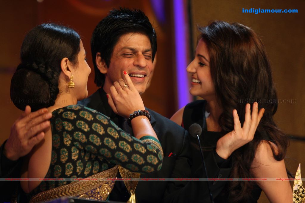 Shahrukh, BigB, Aishwarya, Priyanka and Katrina at Apsara Awards nite Event hd photo