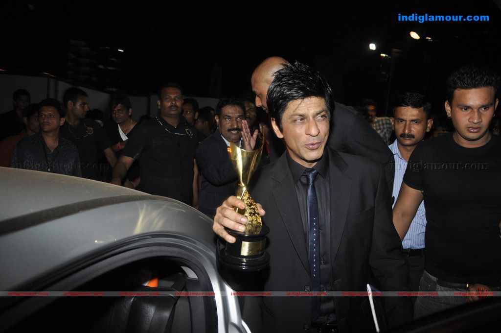 Shahrukh, BigB, Aishwarya, Priyanka and Katrina at Apsara Awards nite Event hd photo