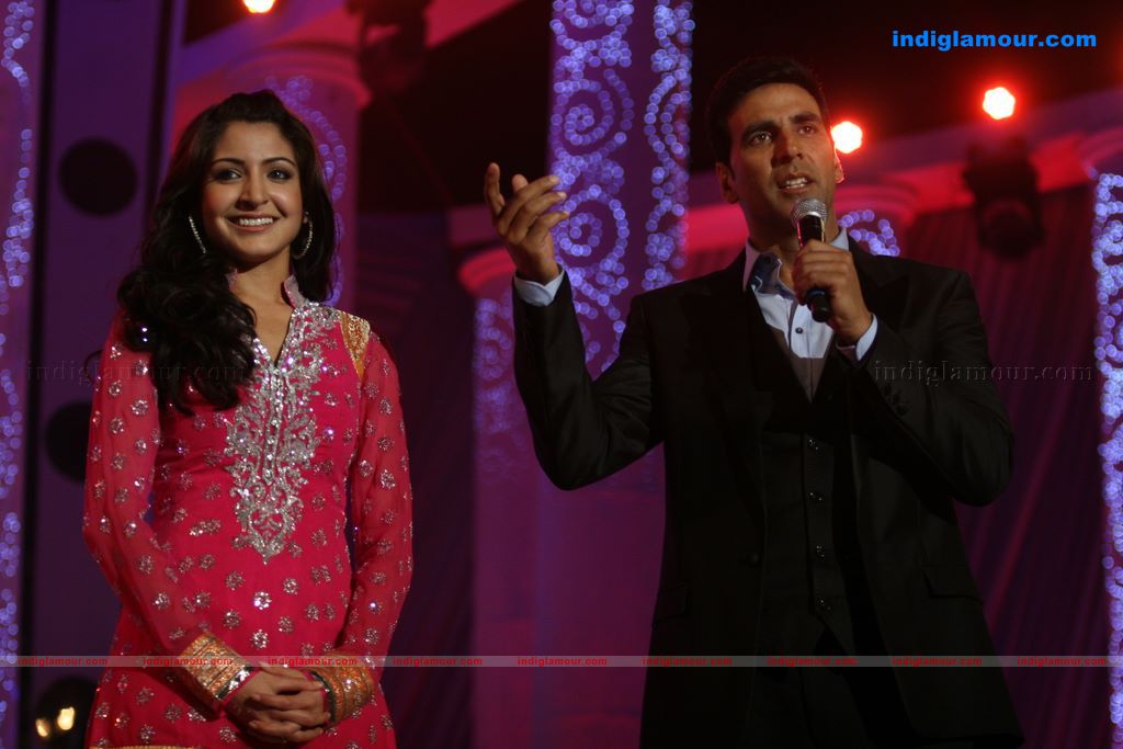 Shahrukh, BigB, Aishwarya, Priyanka and Katrina at Apsara Awards nite Event hd photo