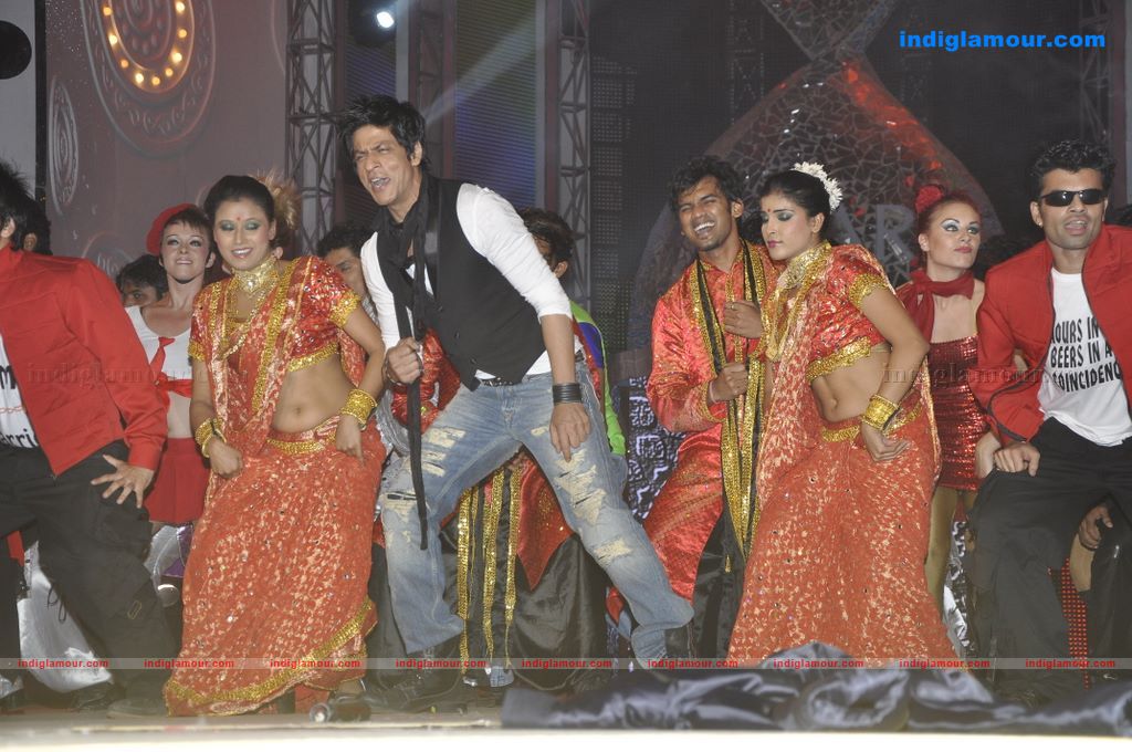 Shahrukh, BigB, Aishwarya, Priyanka and Katrina at Apsara Awards nite Event hd photo