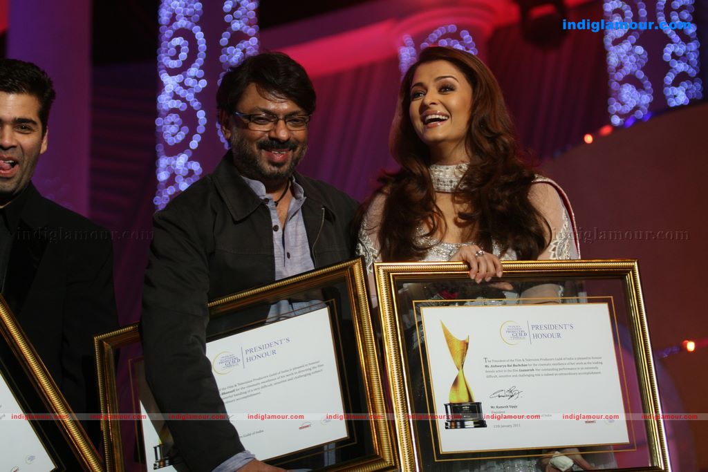 Shahrukh, BigB, Aishwarya, Priyanka and Katrina at Apsara Awards nite Event hd photo