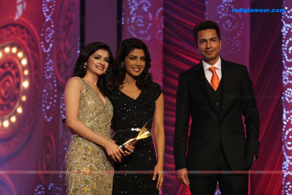 Shahrukh, BigB, Aishwarya, Priyanka and Katrina at Apsara Awards nite Event hd photo